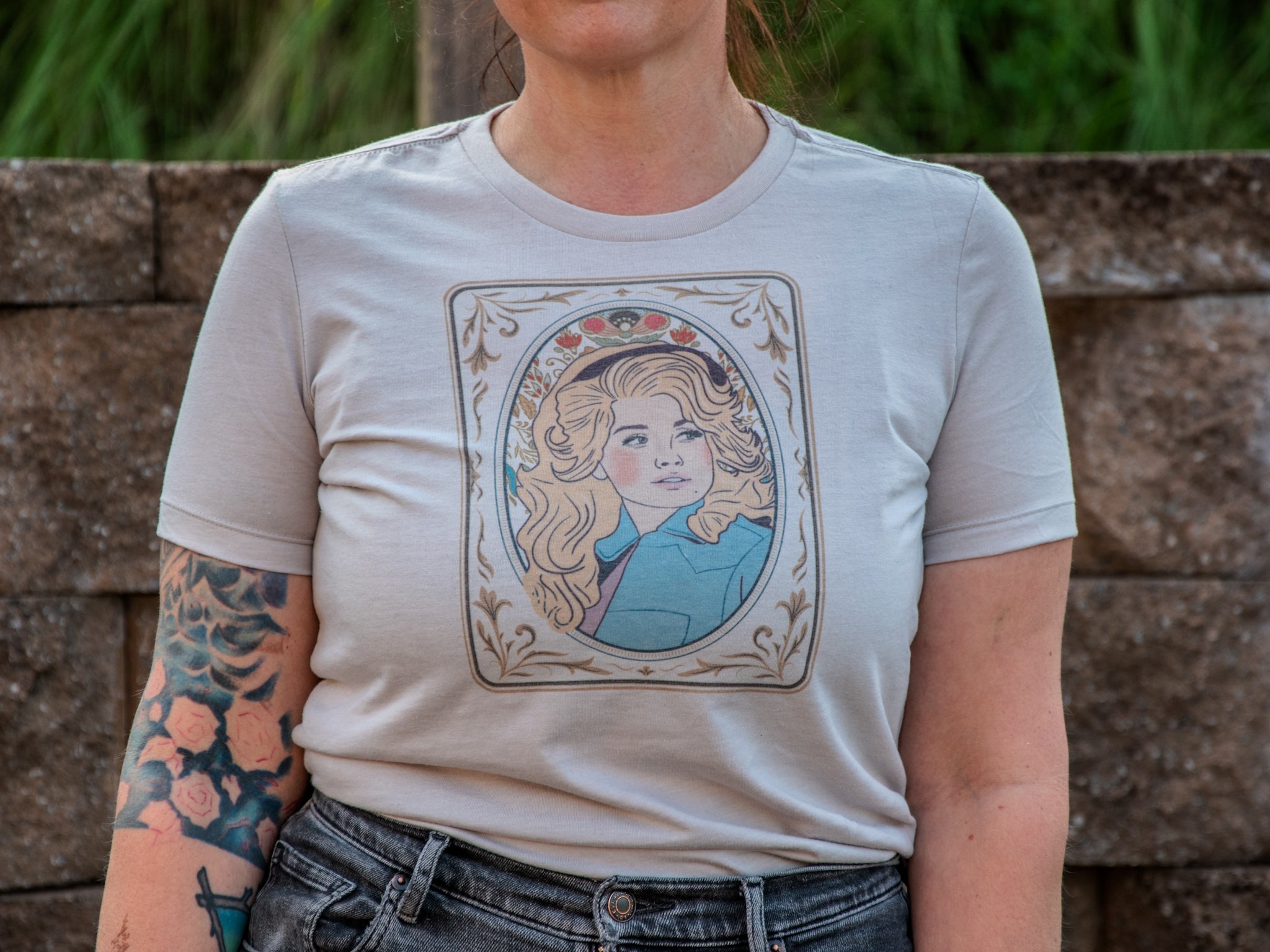 Made in USA | T-shirt | Unisex | Dolly | Heather Dust