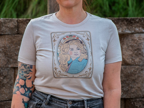 Made in USA | T-shirt | Unisex | Dolly | Heather Dust