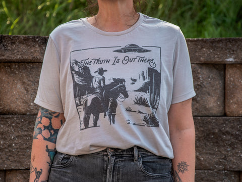Made in USA | T-shirt | Unisex | The Truth is Out There | Heather Dust