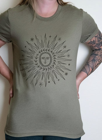 Made in USA | T-shirt Unisex | Here comes the sun | Multiple Colors